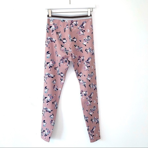 Beyond Yoga Olympus High Waisted Legging in Impression Floral Blush size medium - Picture 6 of 12
